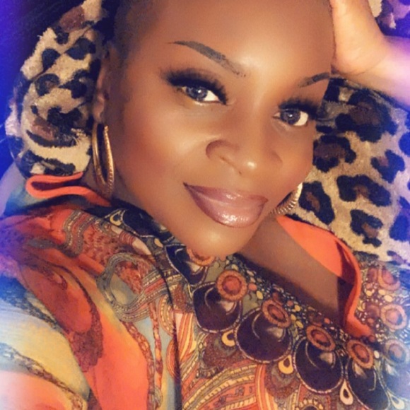 Profile Picture of Monica Kenniel (@shoppincutie72) on Poshmark