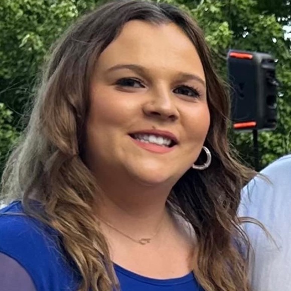 Brooke Newcomb - Poshmark Profile Picture of Brooke Newcomb (@brookenewcomb) on Poshmark