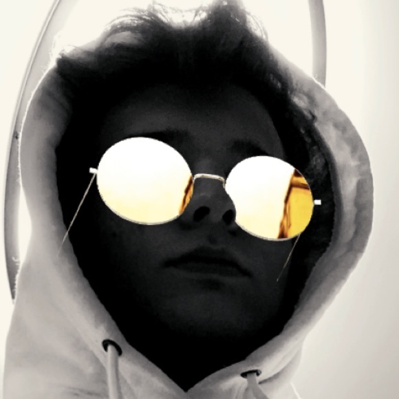 Profile Picture of David Rossell (@davidrossell) on Poshmark