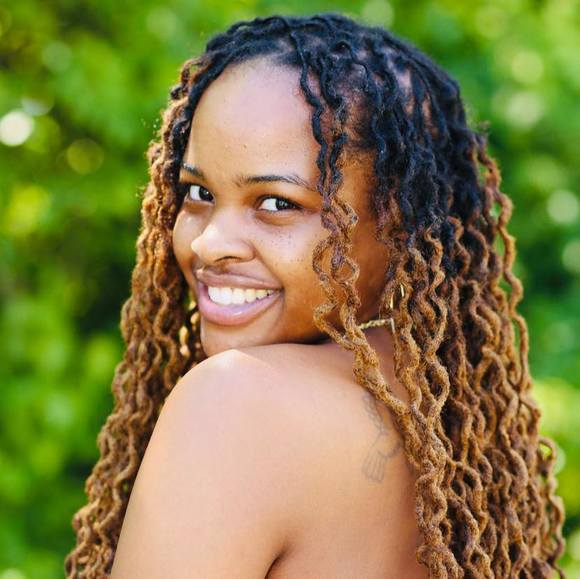 Profile Picture of Malika Thomas (@leejan3) on Poshmark