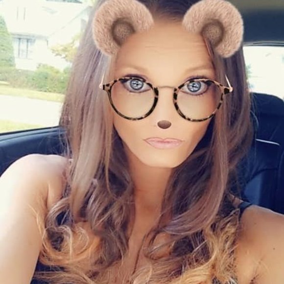 Profile Picture of Dawn Deel (@dawny7) on Poshmark