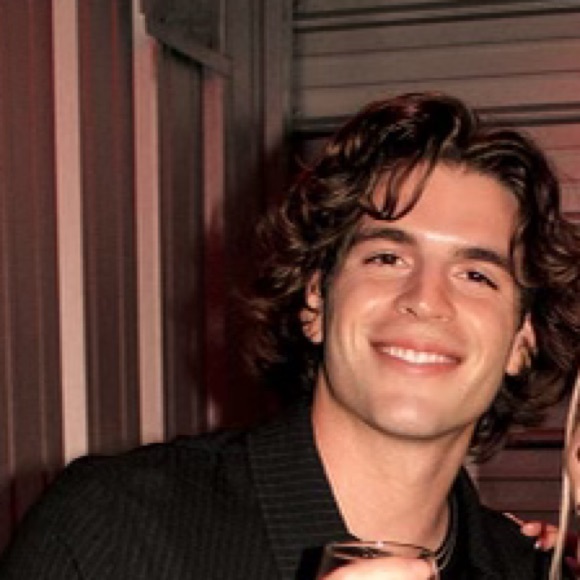 Profile Picture of Naza Boscaino (@nazab16) on Poshmark