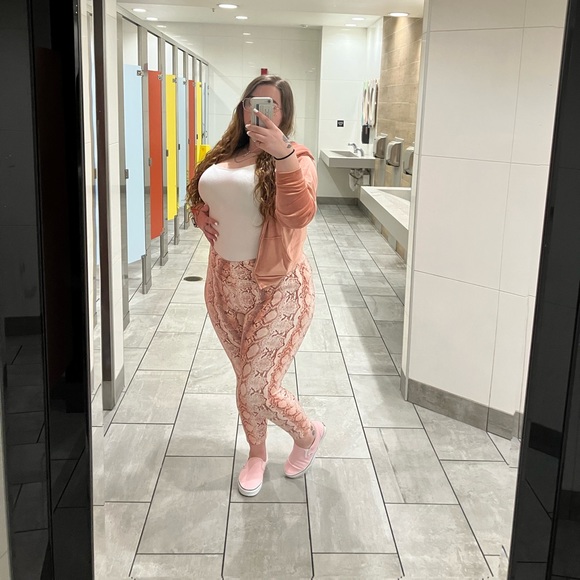 Profile Picture of Makayla Lickliter (@makayla6140) on Poshmark