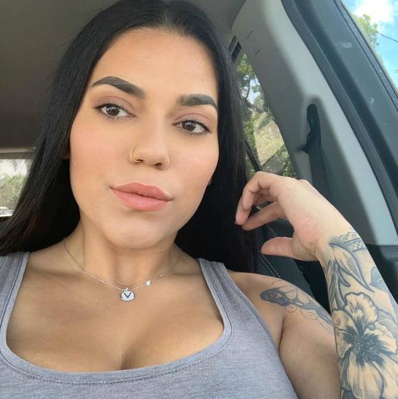 Viridiana Malagon - Poshmark Profile Picture of Viridiana Malagon (@virimalagon2002) on Poshmark