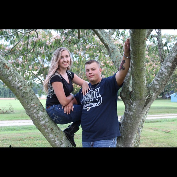 Profile Picture of Elizabeth Adcock (@redneckangel99) on Poshmark