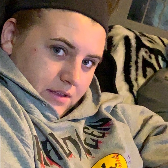 Profile Picture of Kendra Mullett (@kendramullett) on Poshmark