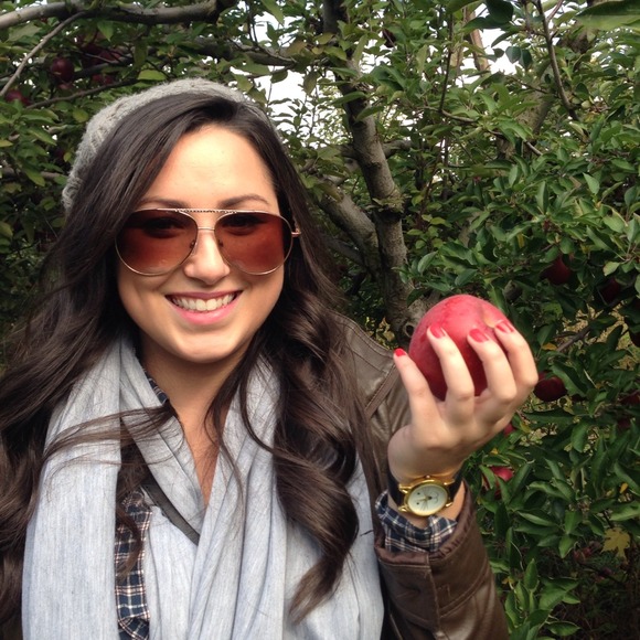 Profile Picture of Stephanie Joinville (@steph_jville) on Poshmark