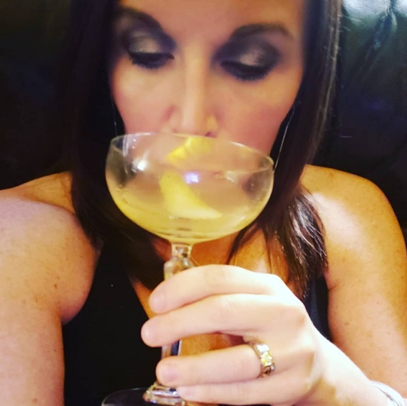 Profile Picture of Lindsay Jarvis (@linsedawn) on Poshmark