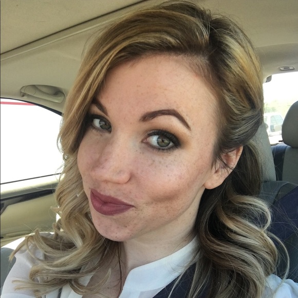 Profile Picture of Kassie Fetterer (@kfetterer) on Poshmark