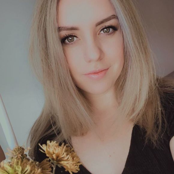 Alyson Hayon - Poshmark Profile Picture of Alyson Hayon (@alysonhayon) on Poshmark