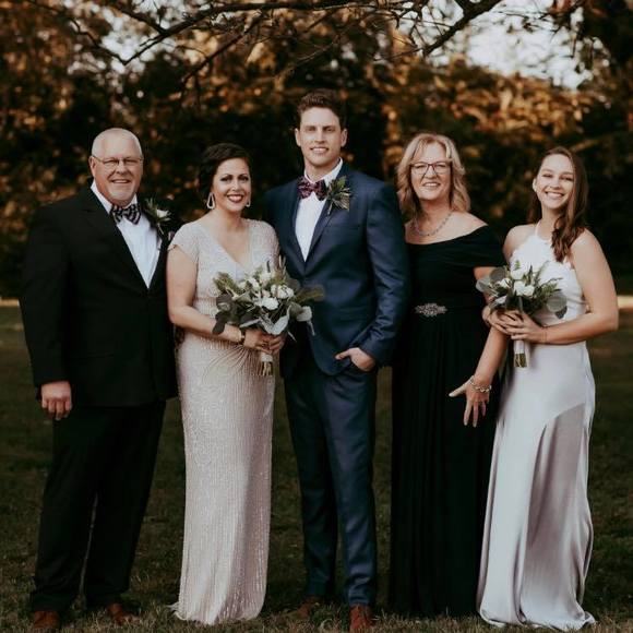 Profile Picture of Valerie Hogman (@cvhogi) on Poshmark