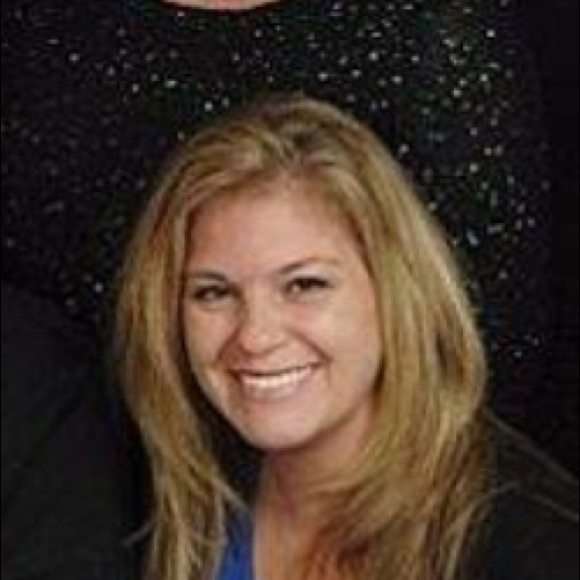 Profile Picture of Kristina Zurzolo (@kristinaz5200) on Poshmark