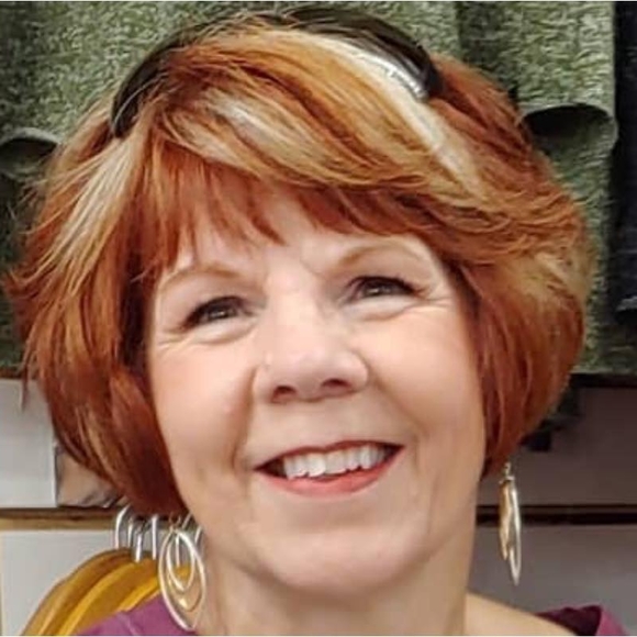 Profile Picture of Charlette Twamley (@c_twamley) on Poshmark