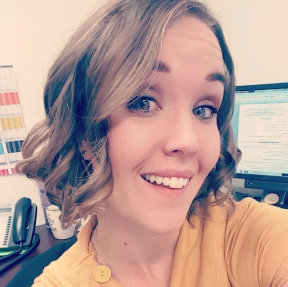 Profile Picture of Dawna Carlson (@dawna_carlson) on Poshmark