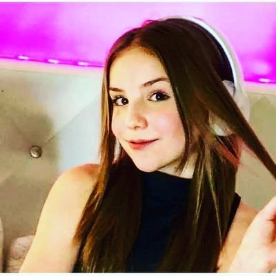 Profile Picture of Piper Rochelle (@ZoeyGrant7) on Twitter