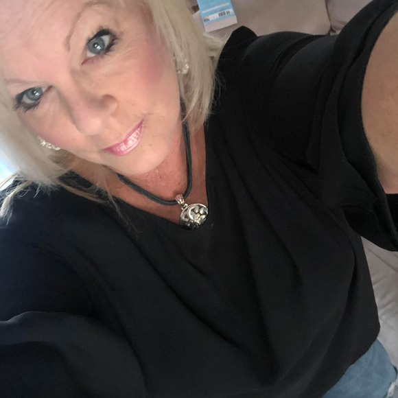 Profile Picture of Lori Dowdy (@mikelori1013) on Poshmark
