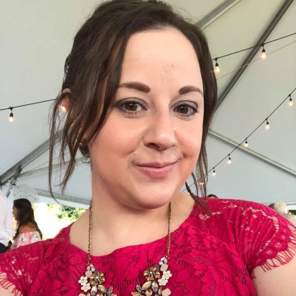 Profile Picture of Amy Mirabelle (@amy_mirabelle) on Poshmark