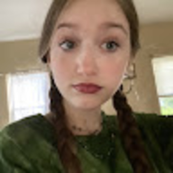 Profile Picture of Hazel Liebrecht (@hazelliebrecht) on Poshmark