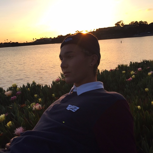 Profile Picture of Garrett Bubnack (@gbubs) on Poshmark