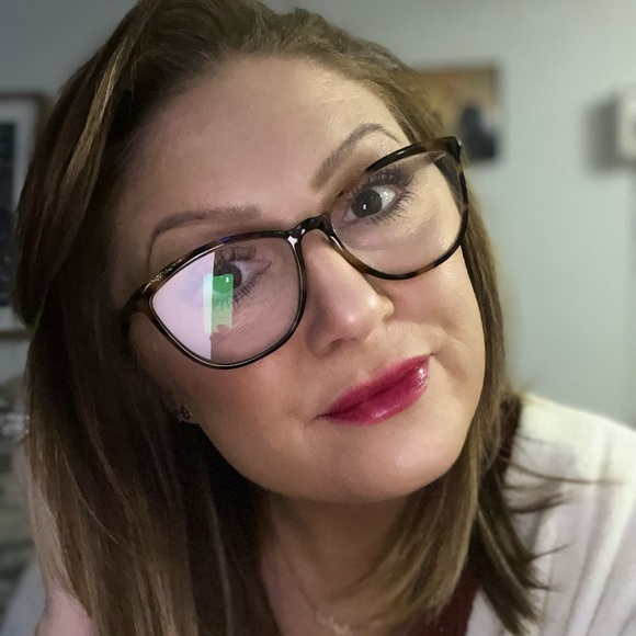 Profile Picture of Lisa Barker (@lisabarker78) on Poshmark