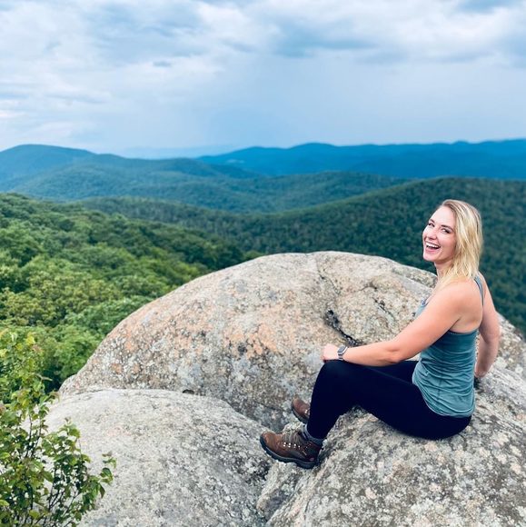 Profile Picture of Liz Saker (@lizthecatmom) on Poshmark