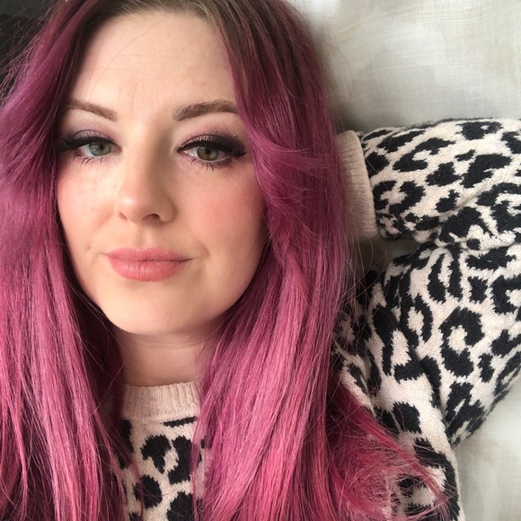 Profile Picture of Mandie Ledkins (@gulleat) on Poshmark