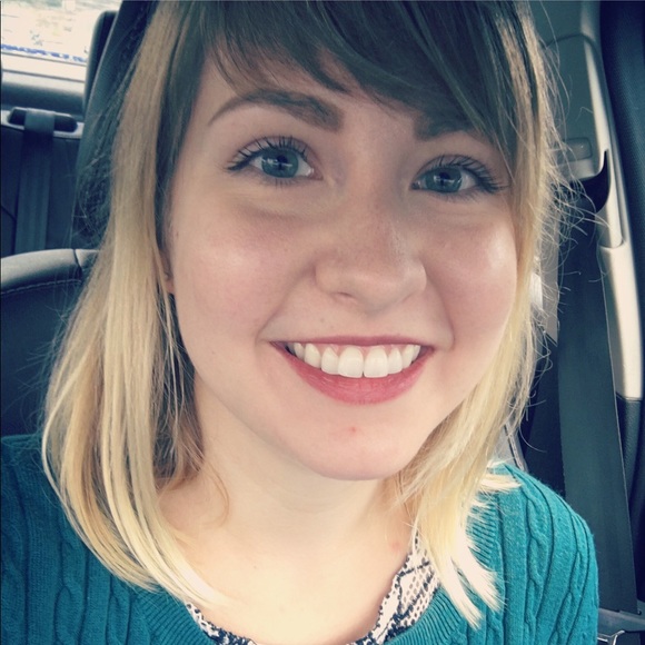 Profile Picture of Mary Balkus (@merrigrey) on Poshmark