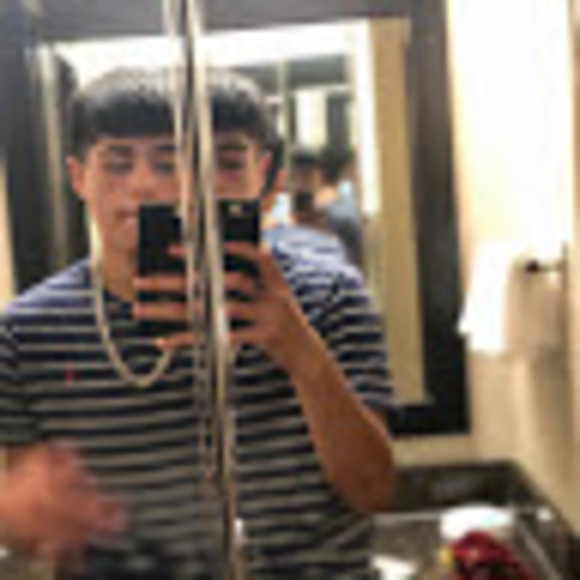 Profile Picture of Yux Virgo (@yuxvirgo) on Poshmark