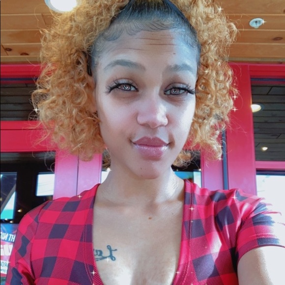Profile Picture of Sharrena-marie Hookano-andrews (@sharrenamarie) on Poshmark