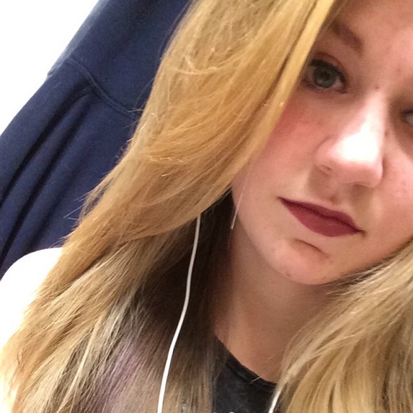 Profile Picture of Shelby Dunivin (@shelby_dawn12) on Poshmark