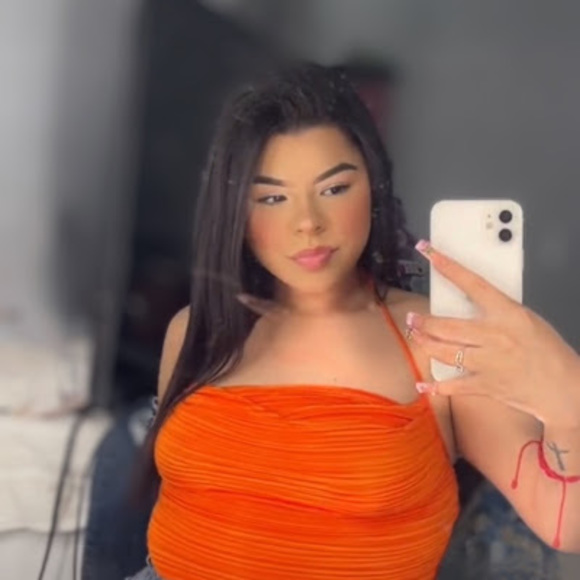Profile Picture of Juliana Cepeda (@julianacepeda06) on Poshmark