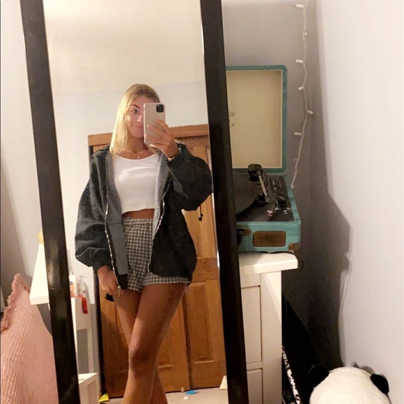 Profile Picture of Anna Holecek (@anna_holecek) on Poshmark
