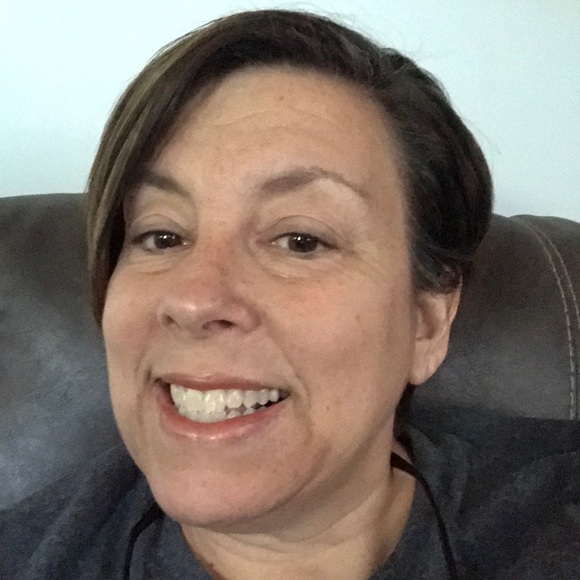 Profile Picture of Pam Wright (@emailpamwright) on Poshmark