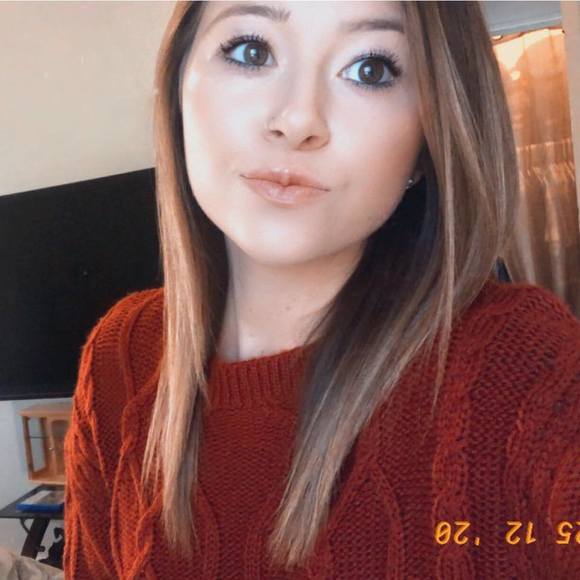 Profile Picture of Jaylee Shalata (@jshalata97) on Poshmark