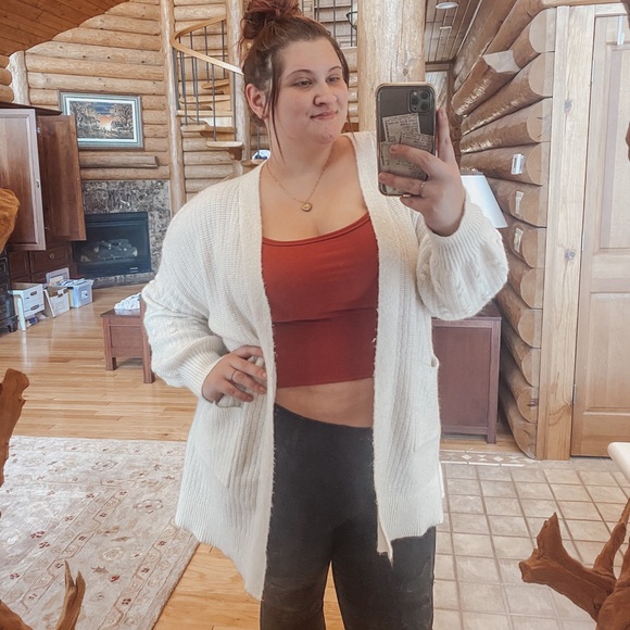 Profile Picture of Dannielle Thompson (@dannirenee96) on Poshmark