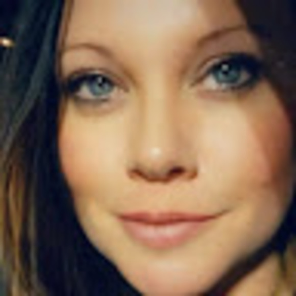 Profile Picture of Kayleigh Oyer (@kayleighoyer) on Poshmark