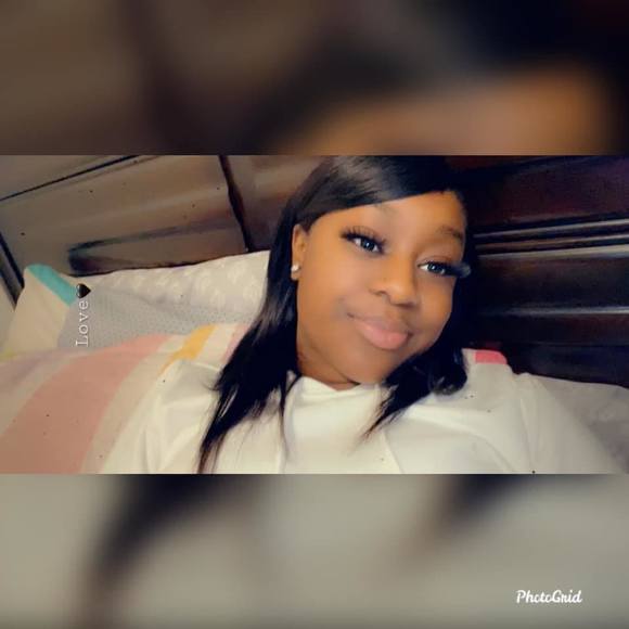 Profile Picture of Kia Roberts (@kekeced) on Poshmark