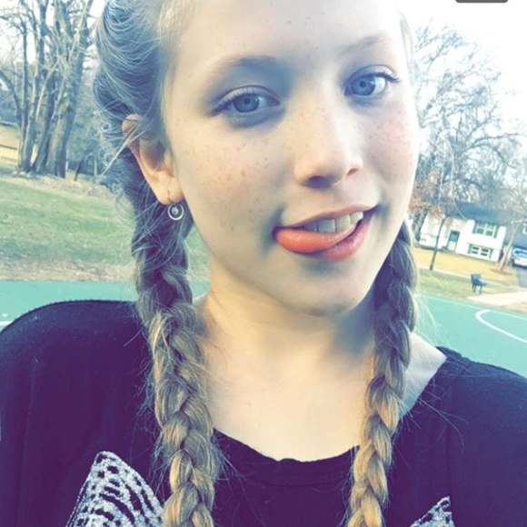 Profile Picture of Bryenna Bombardier (@bryebombardier) on Poshmark