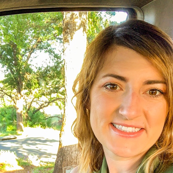 Jess Lauwers - Poshmark Profile Picture of Jess Lauwers (@lauwersflowers) on Poshmark