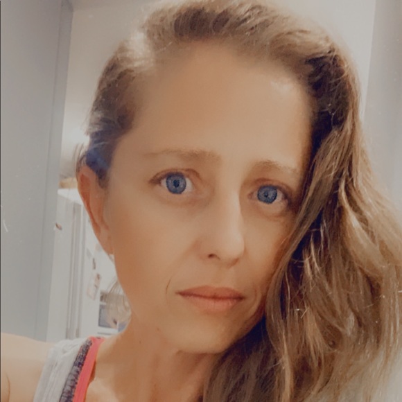 Profile Picture of Jodie Bickley (@jodiebickley) on Poshmark