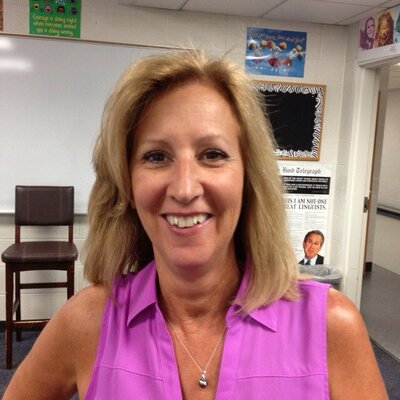 Profile Picture of Mrs.Harriet Clark (@ruby_slippers5) on Twitter