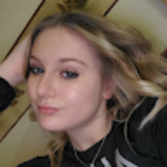 Profile Picture of Natalie Forneris (@natalieforneris) on Poshmark