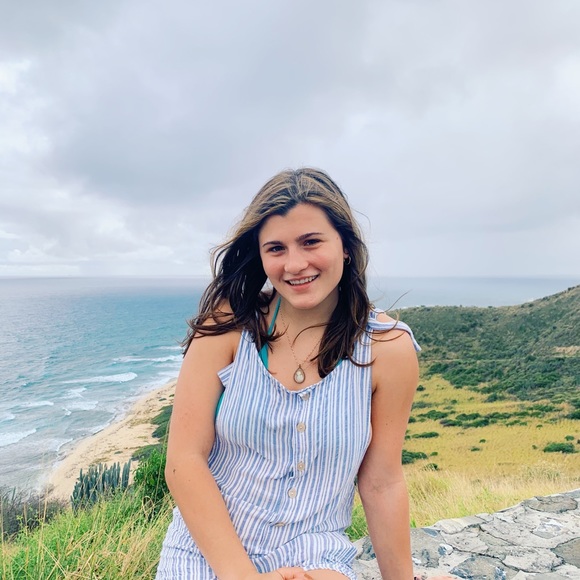 Profile Picture of Hannah Arduini (@hannaharduini) on Poshmark