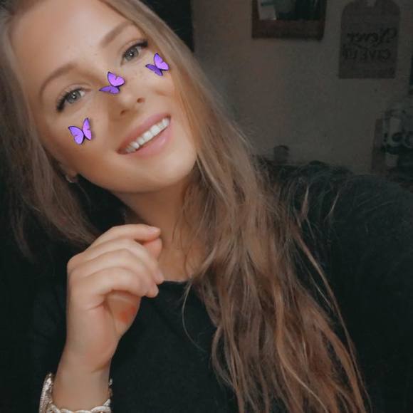 Profile Picture of Iustina Kojin (@iustinakojin) on Poshmark