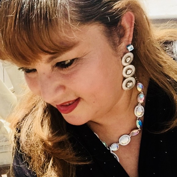 Profile Picture of Victoria Rayo (@victoriarayo) on Poshmark