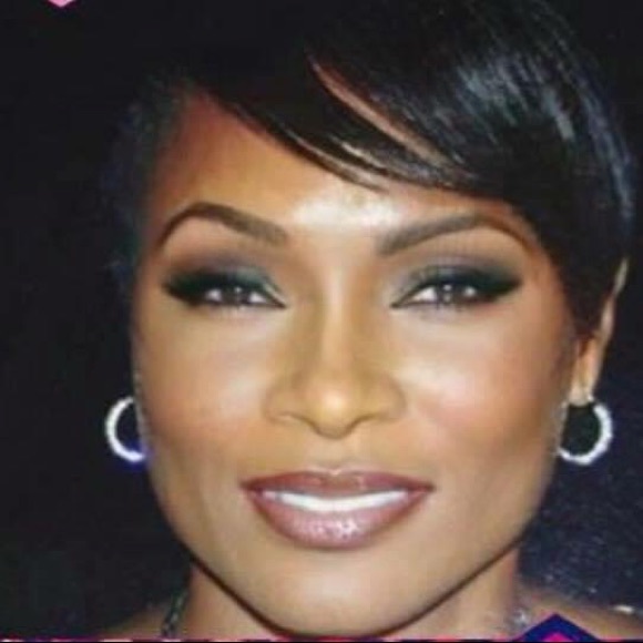 Profile Picture of Jacqueline Calhoun (@jlcalhoun100) on Poshmark