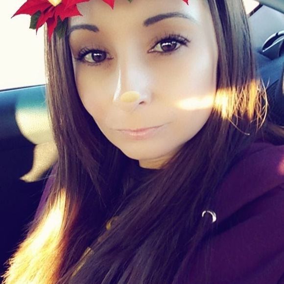 Profile Picture of Holly Mennen (@1deep2throwed) on Poshmark