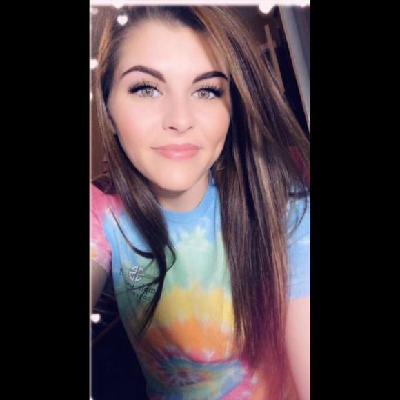 Profile Picture of Autumn Renner (@autumnbrianna17) on Poshmark