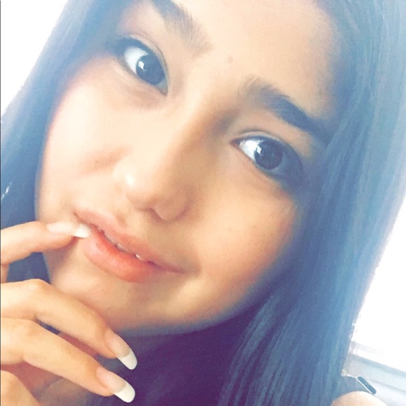 Profile Picture of Daniella Rocha (@daniimonalii) on Poshmark