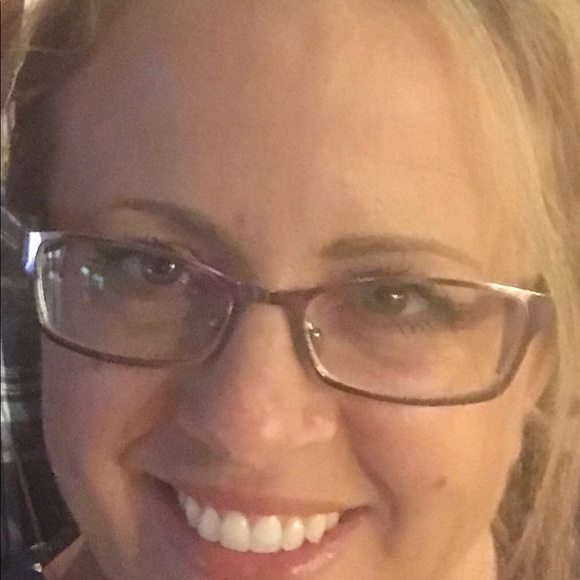 Profile Picture of Joanne Nelson (@joanel1) on Poshmark